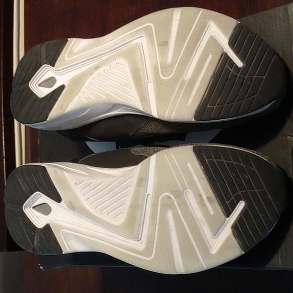 Boys Puma Sneakers Size 5 - Picture 4 of 5